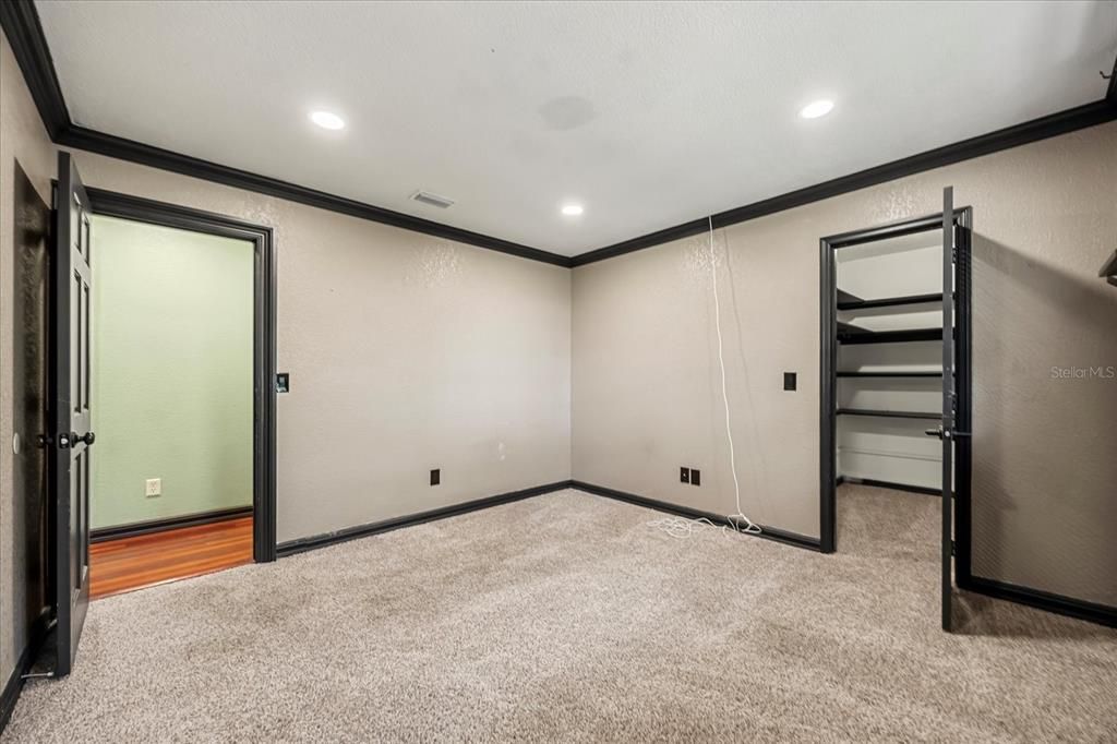 Empty room, Interior, Recessed Lighting
