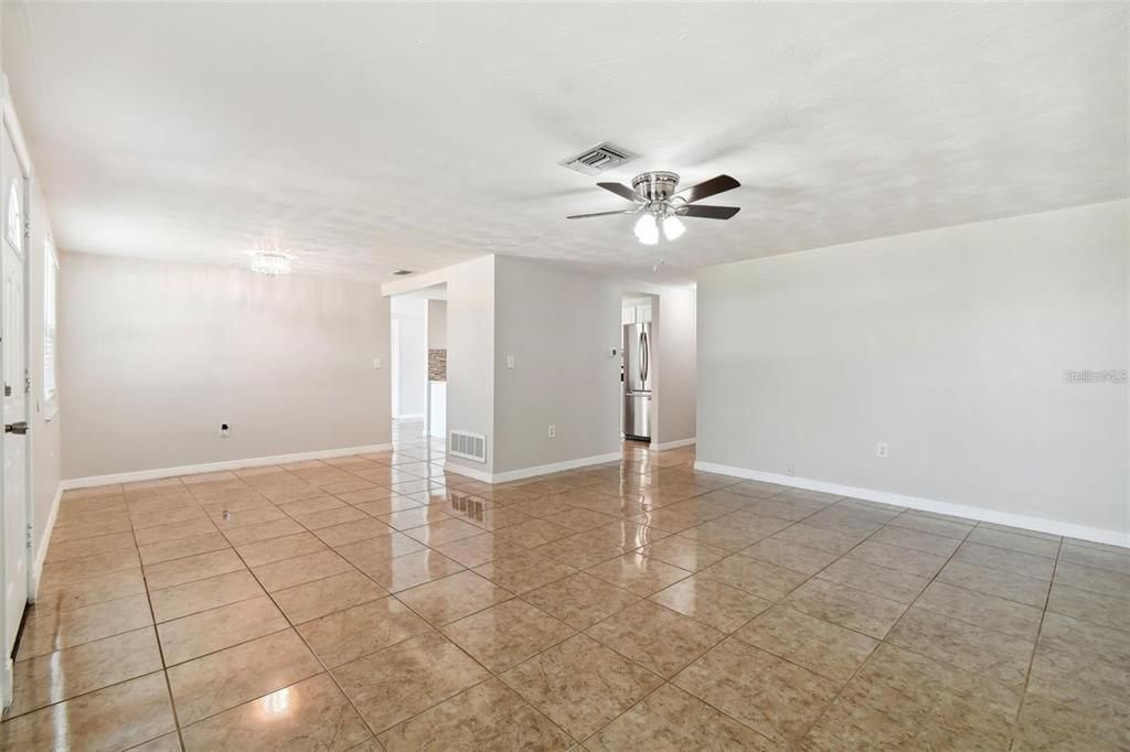 Empty room, Interior