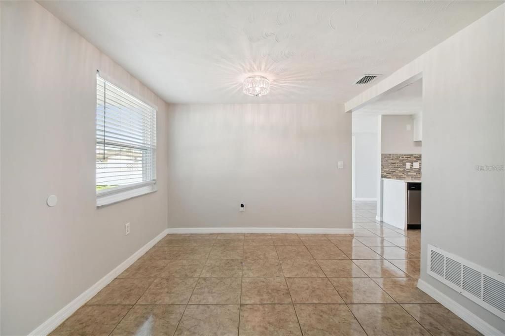 Empty room, Interior