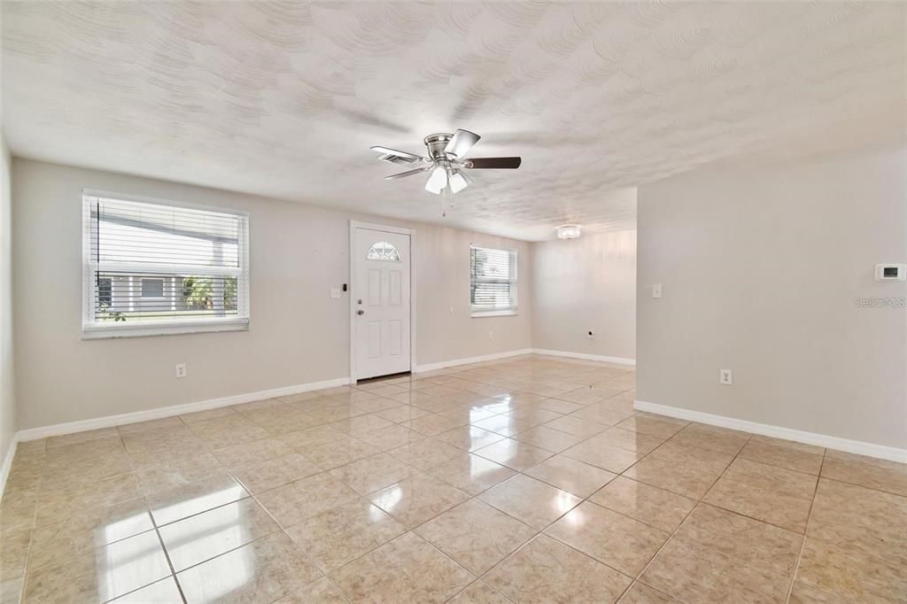 Empty room, Interior