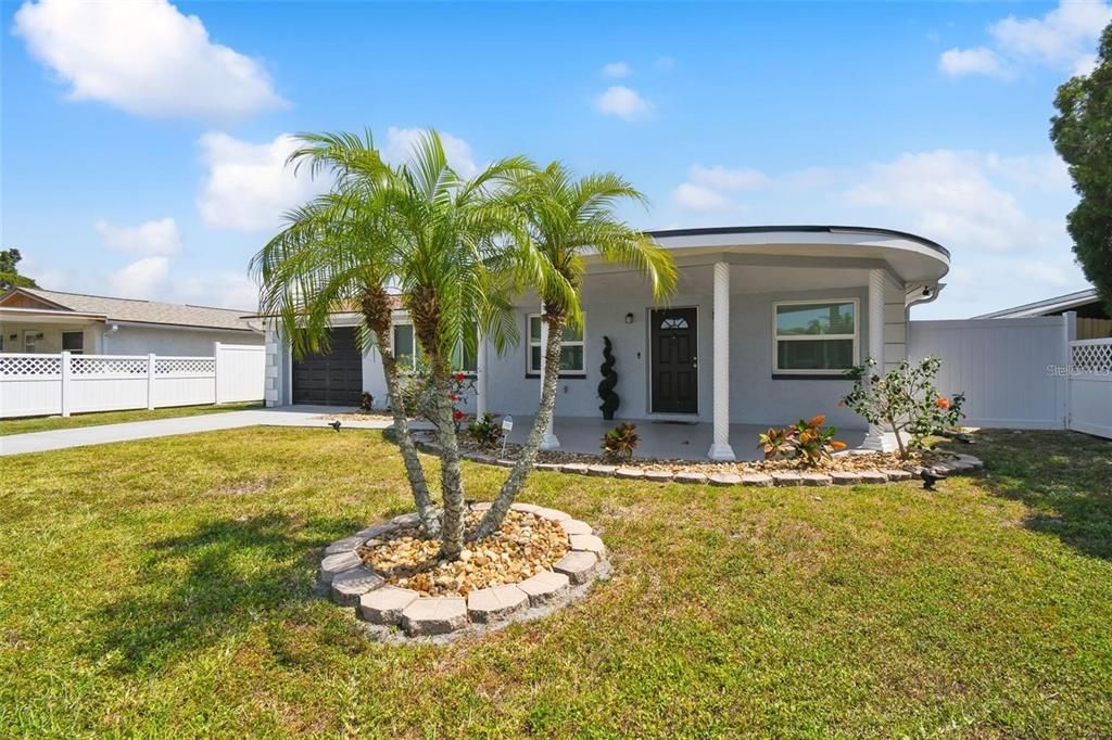 Backyard, Exterior, Facade, Ranch