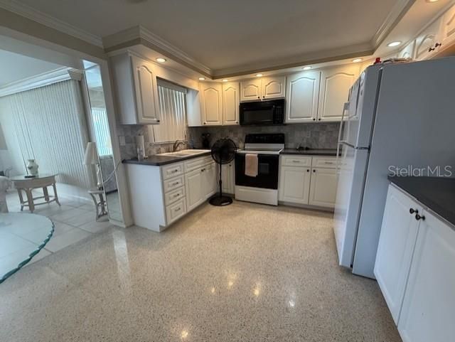 Dining room, Interior, Kitchen, Recessed Lighting, Stainless Steel Appliances