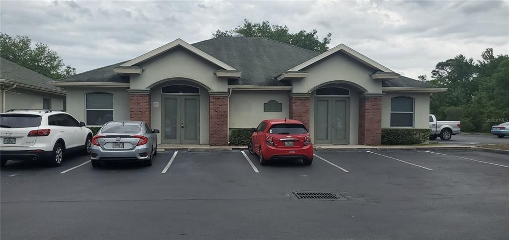 Exterior, Facade, Brick Facade, Brick Traditional