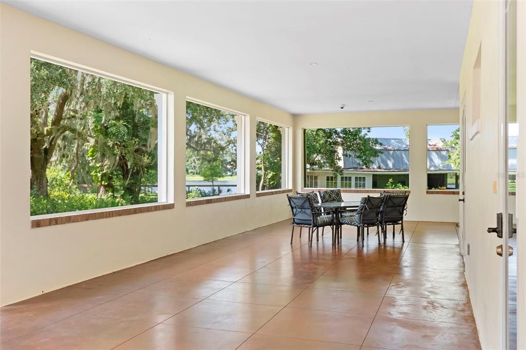 Dining room, Interior, Recessed Lighting
