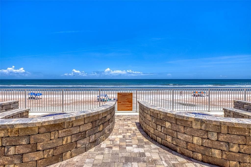 Exterior, Pool, Water