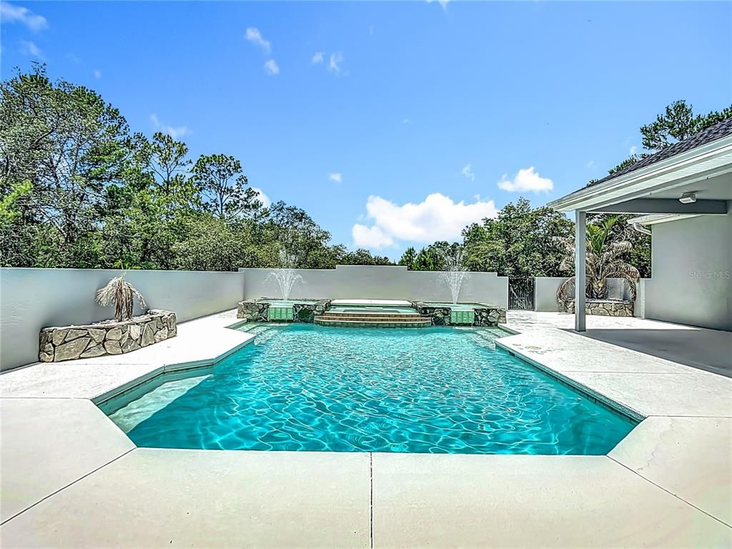 Exterior, Pool