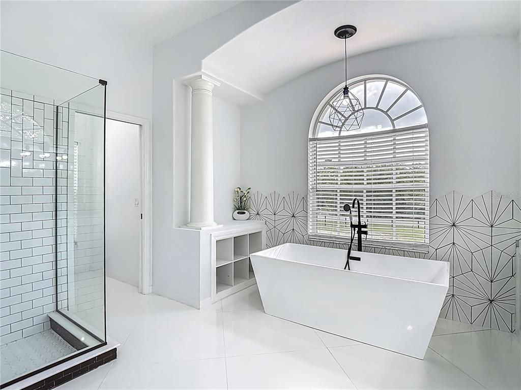 Bathroom, Free Standing Baths, Glass Shower, Interior, Pendant Lights