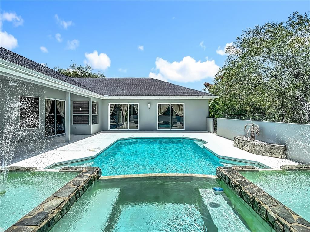 Exterior, Pool