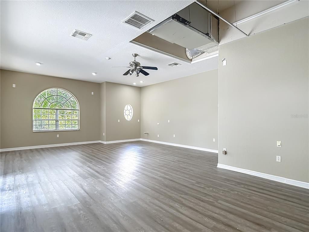 Empty room, Interior, Recessed Lighting, Wood Texture Flooring