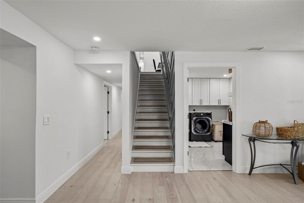 Interior, Recessed Lighting, Washer, Wood Texture Flooring