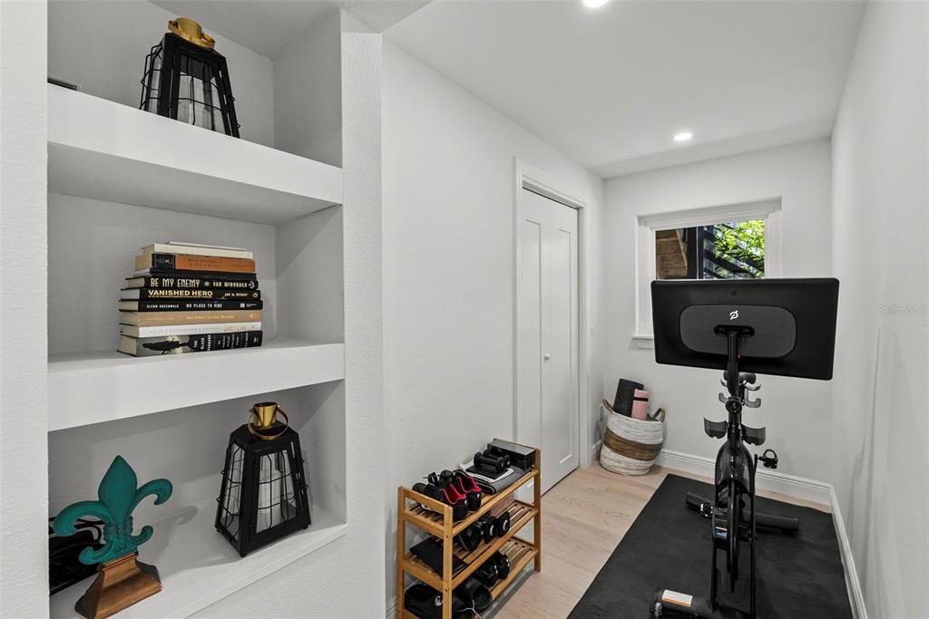 Fitness Equipment, Interior, Recessed Lighting, Wood Texture Flooring