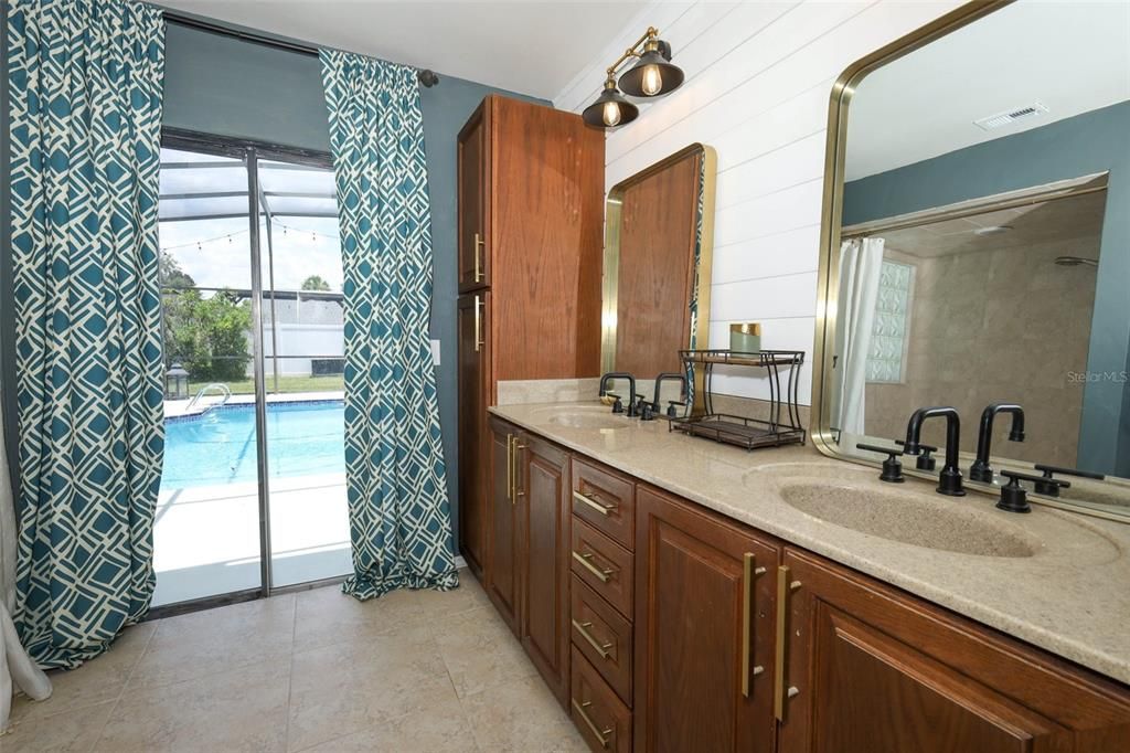 Bathroom, Dual Sink Vanities, Interior