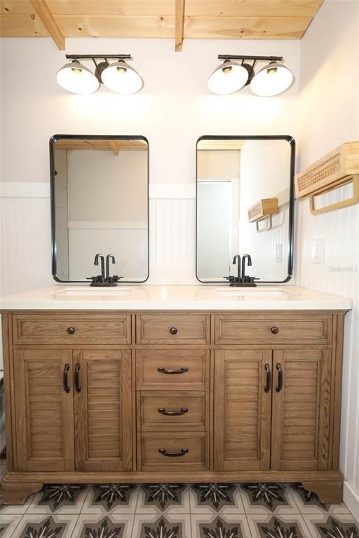 Bathroom, Dual Sink Vanities, Interior