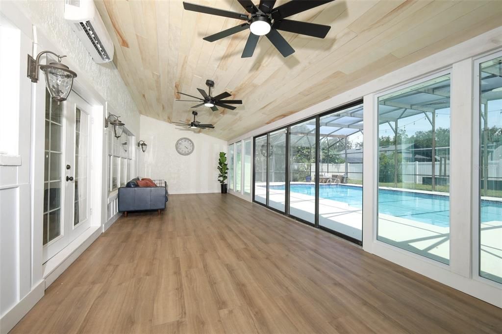 Empty room, Interior, Sun Room, Wood Texture Flooring