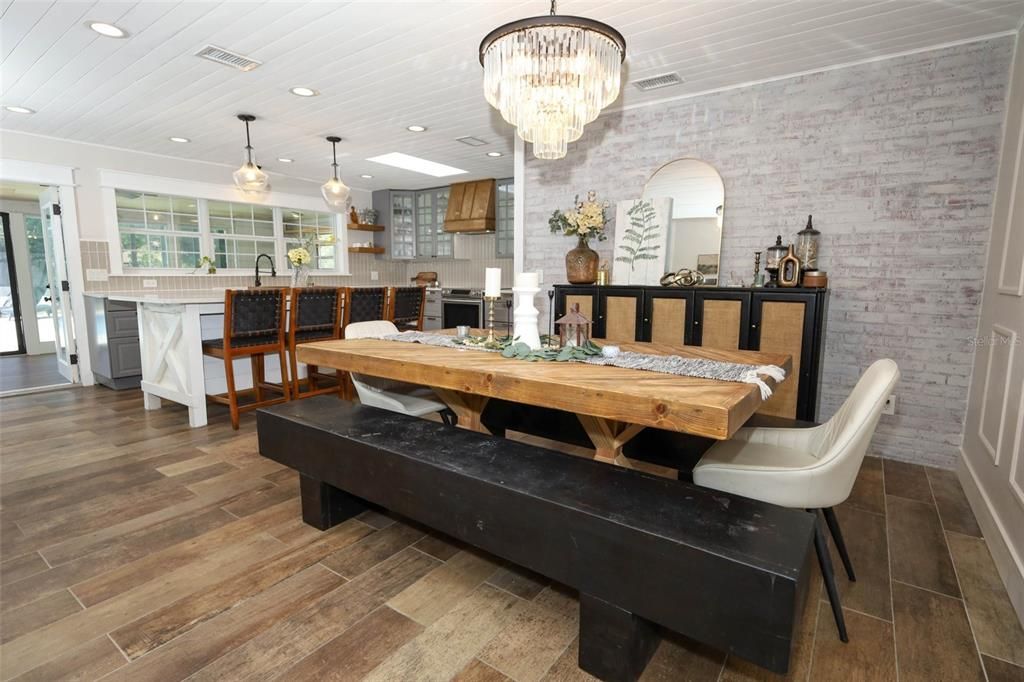 Chandelier, Dining room, Interior, Kitchen, Pendant Lights, Recessed Lighting, Stone Walls, Wood Texture Flooring