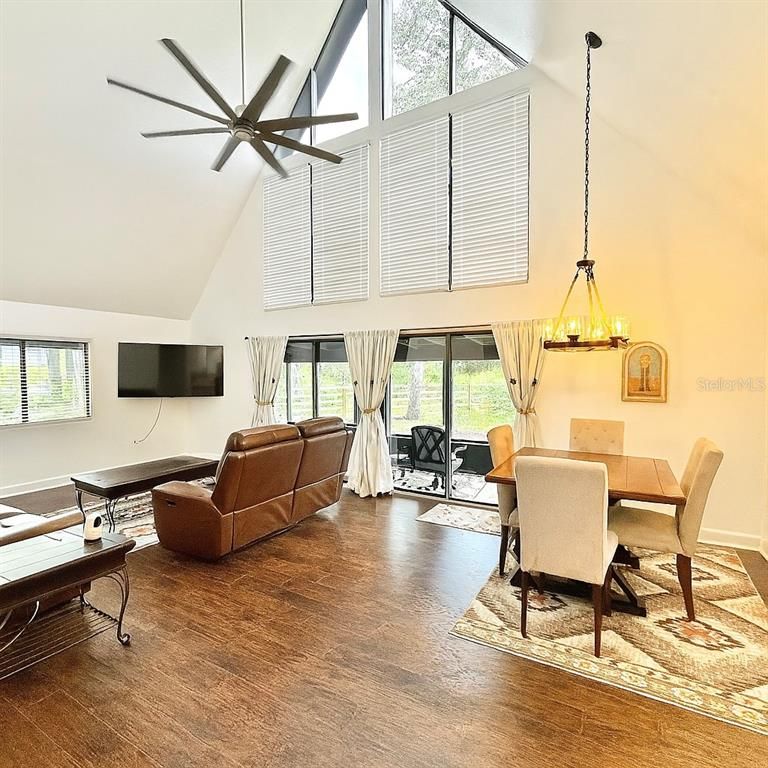 Chandelier, Dining room, Interior, Living room, Pendant Lights, Wood Texture Flooring