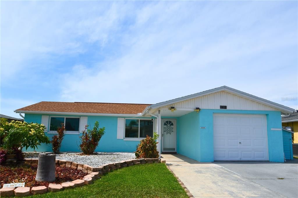 Attached, Exterior, Facade, Ranch