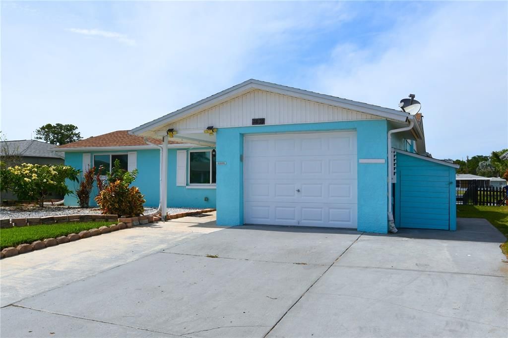 Attached, Exterior, Facade, Ranch
