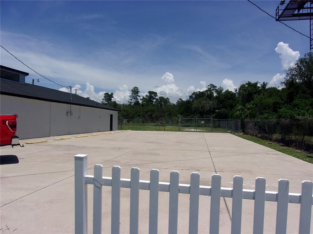 Backyard, Exterior