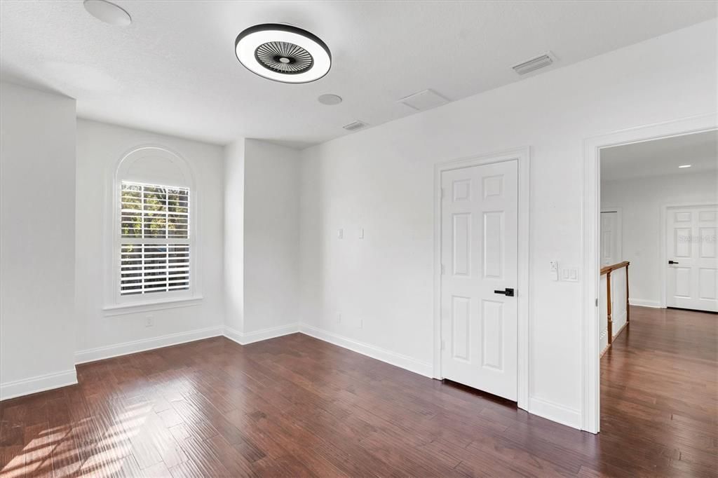 Empty room, Interior, Recessed Lighting, Wood Texture Flooring