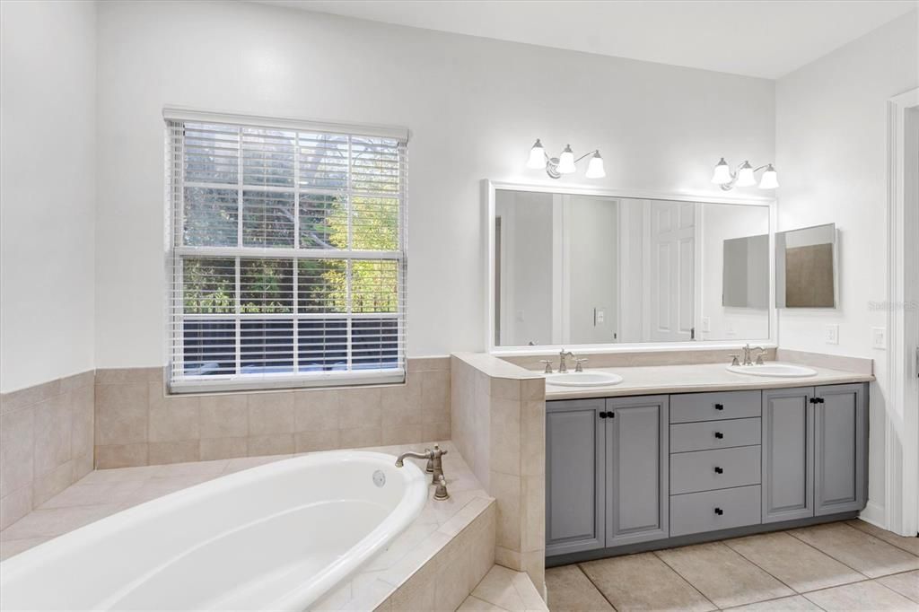 Bathroom, Dual Sink Vanities, Interior
