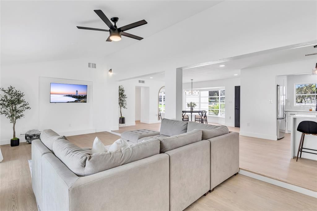 Dining room, Interior, Living room, Pendant Lights, Recessed Lighting, Wood Texture Flooring