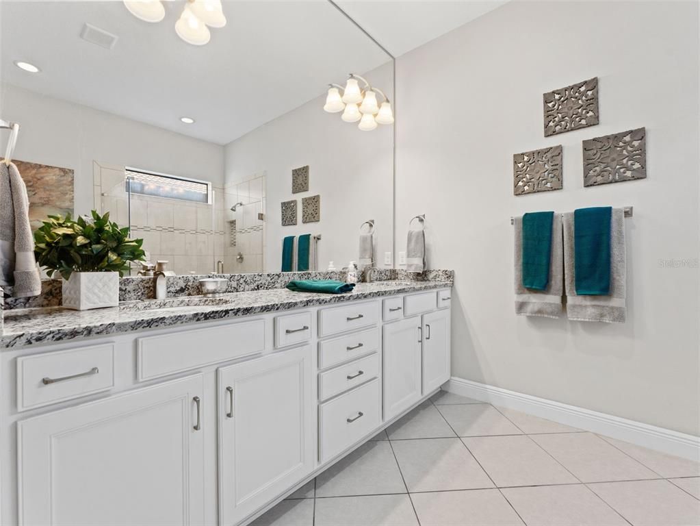 Bathroom, Dual Sink Vanities, Interior, Recessed Lighting