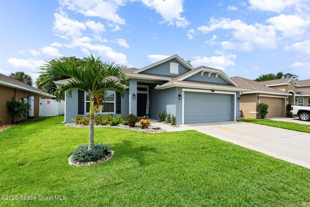 Attached, Exterior, Facade, Ranch