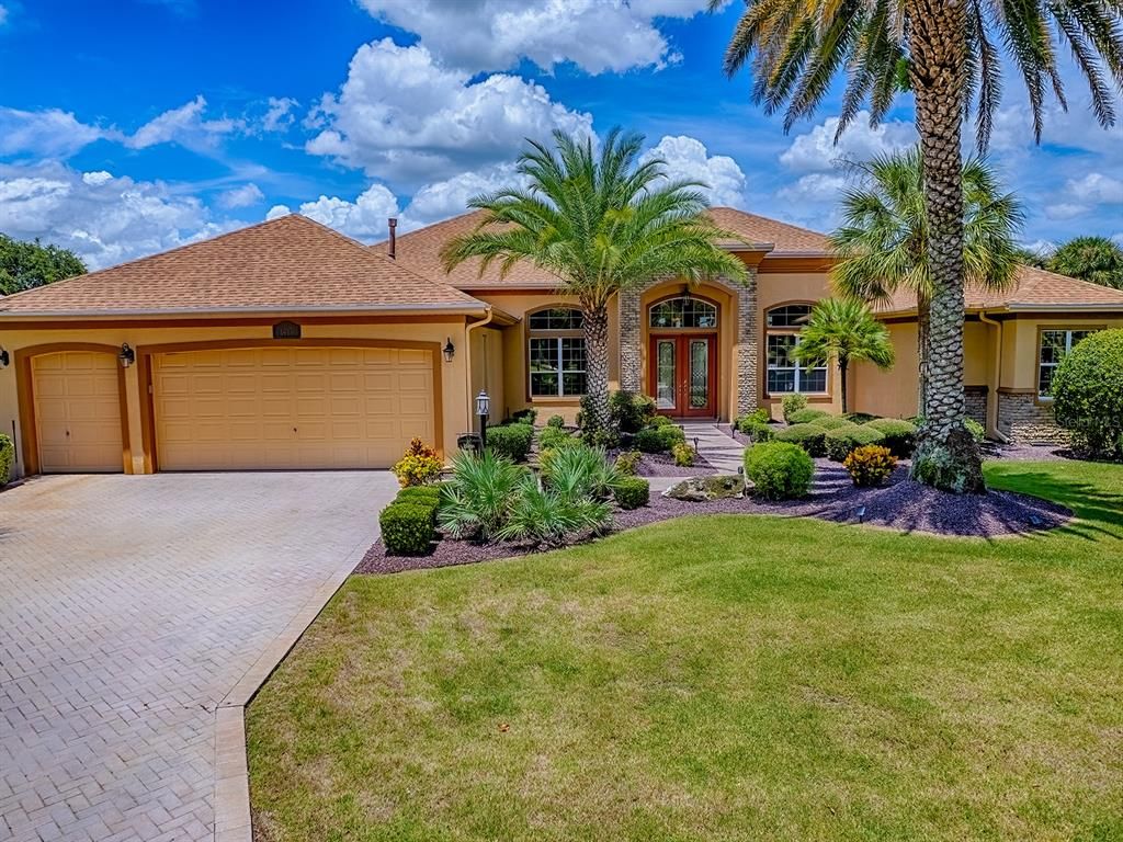Attached, Exterior, Facade, Ranch