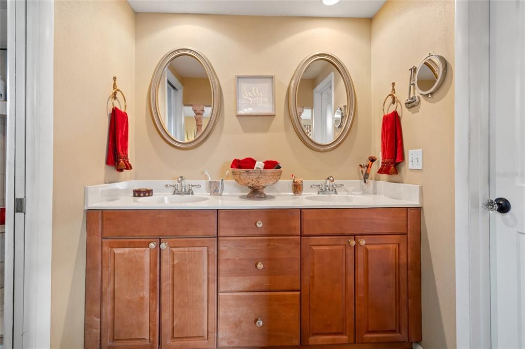 Bathroom, Dual Sink Vanities, Interior, Recessed Lighting