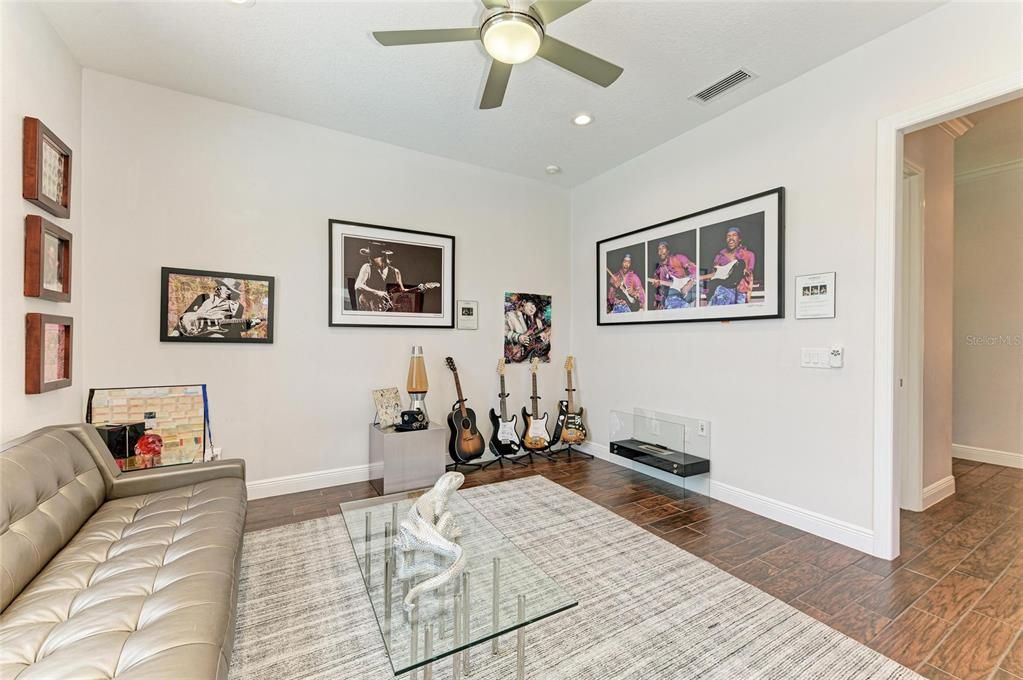 Interior, Recessed Lighting, Wood Texture Flooring