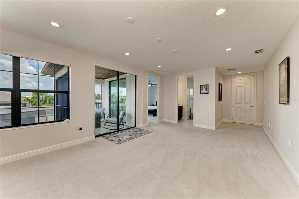Empty room, Interior, Recessed Lighting