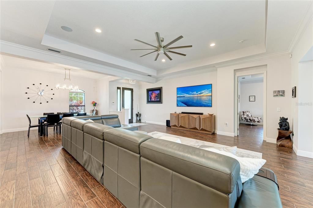 Dining room, Interior, Living room, Pendant Lights, Recessed Lighting, Wood Texture Flooring