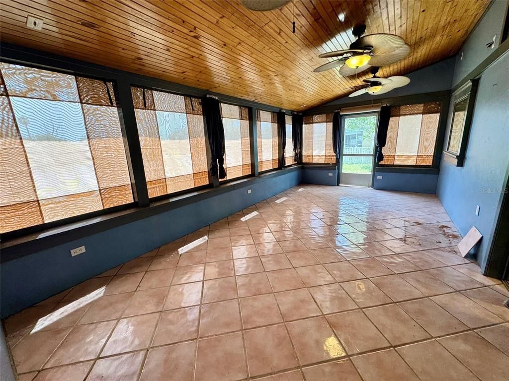 Empty room, Interior, Recessed Lighting, Wooden Ceilings