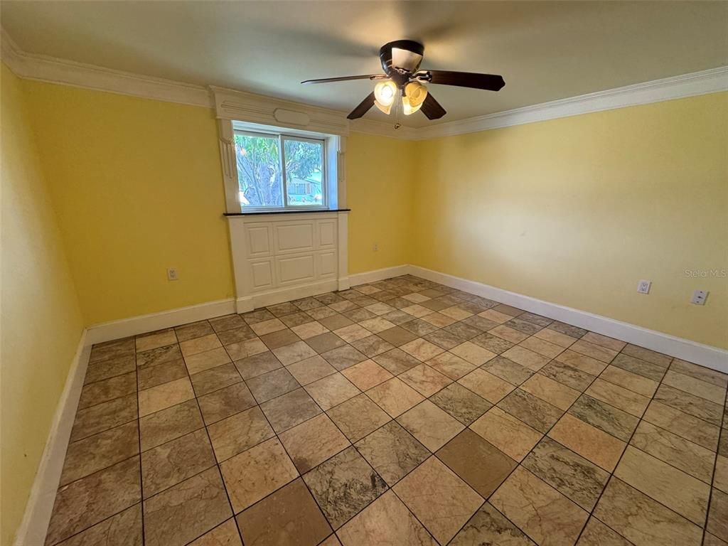 Empty room, Interior