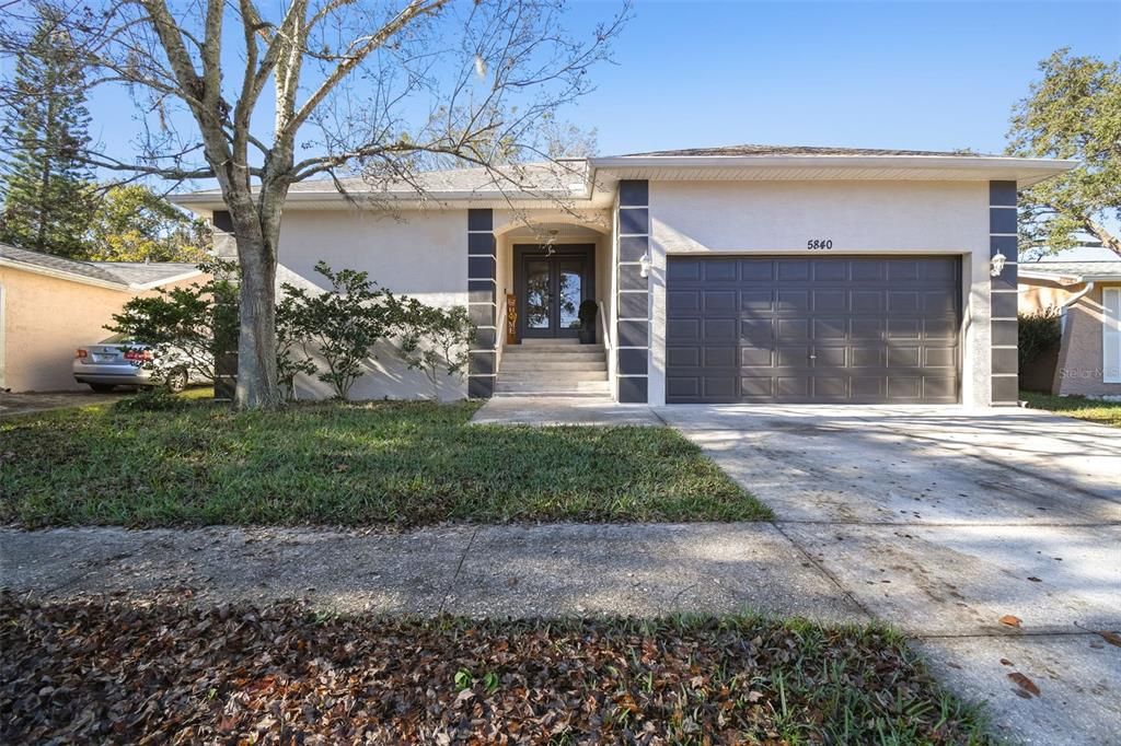 Attached, Exterior, Facade, Ranch