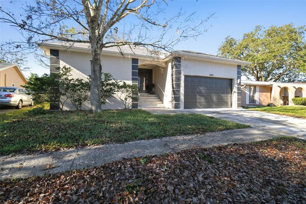 Attached, Exterior, Facade, Ranch