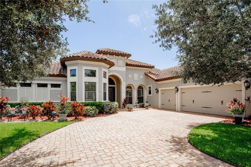 Attached, Exterior, Facade, Mediterranean