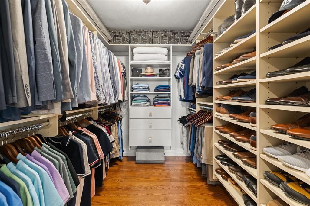 Interior, Walk-in Closets, Wood Texture Flooring