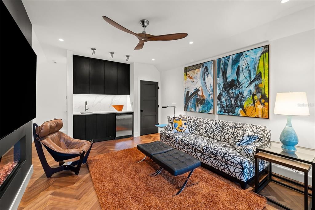 Interior, Living room, Recessed Lighting, Wood Texture Flooring