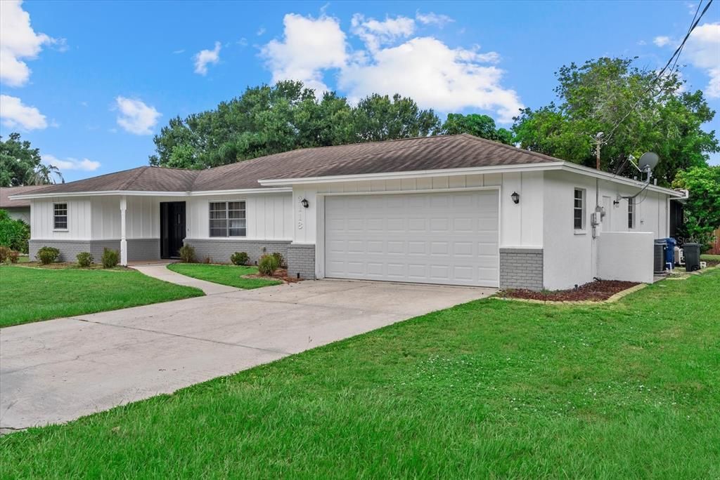 Attached, Exterior, Facade, Ranch