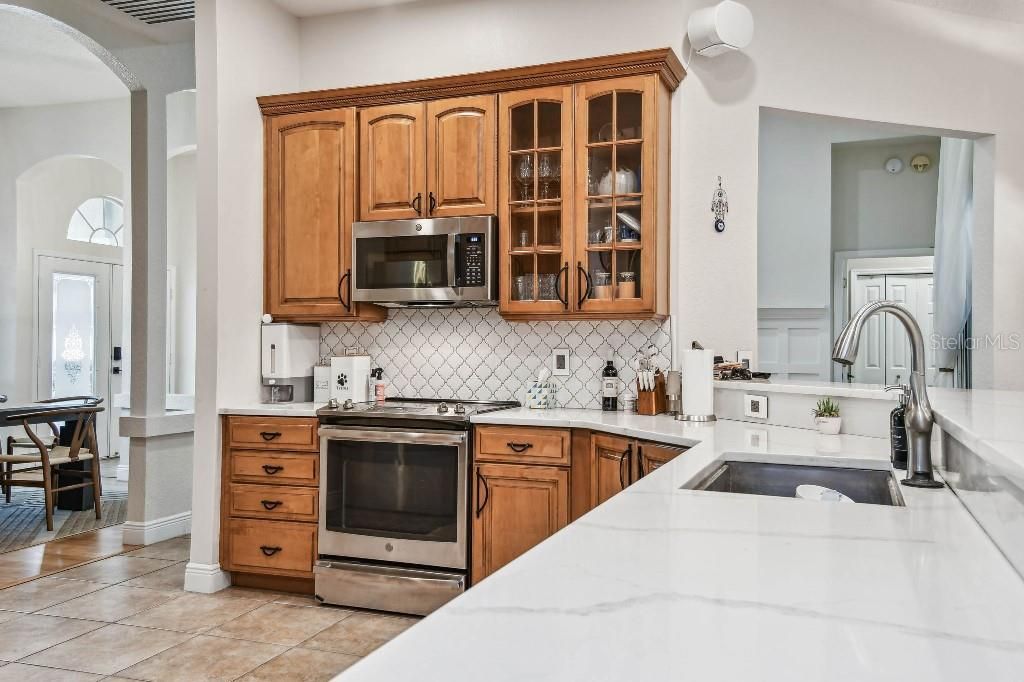 Dining room, Interior, Kitchen, Stainless Steel Appliances