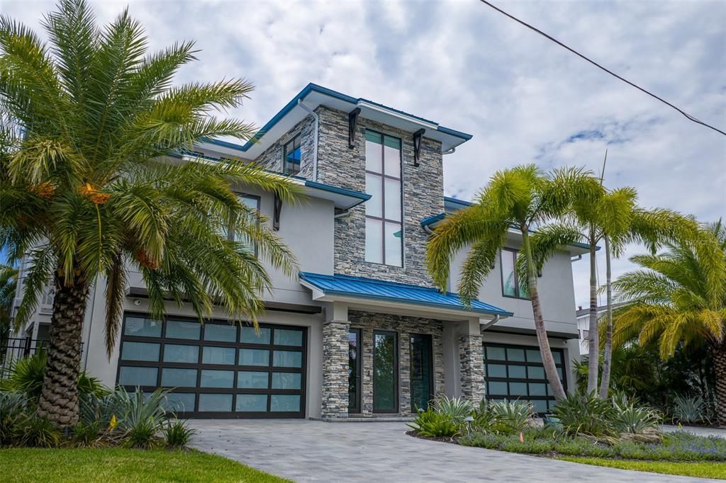 Attached, Exterior, Facade, Modern