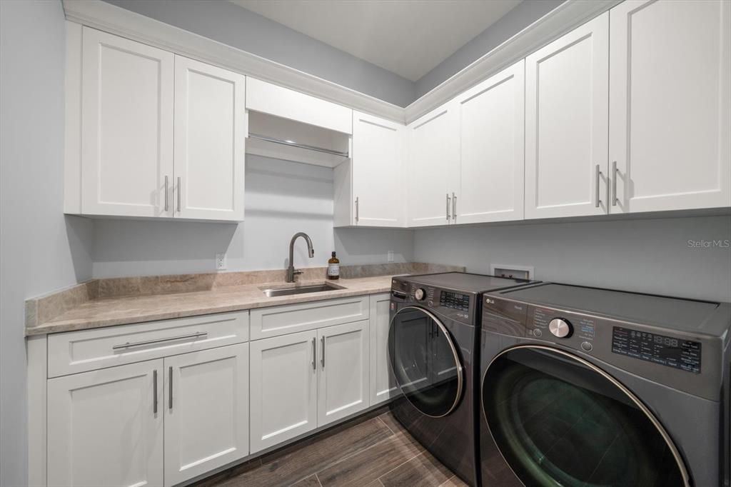 Interior, Washer, Wood Texture Flooring
