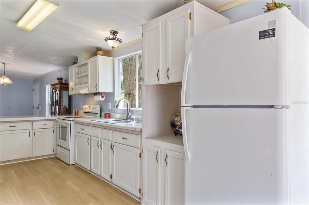 Interior, Kitchen, Pendant Lights, Wood Texture Flooring