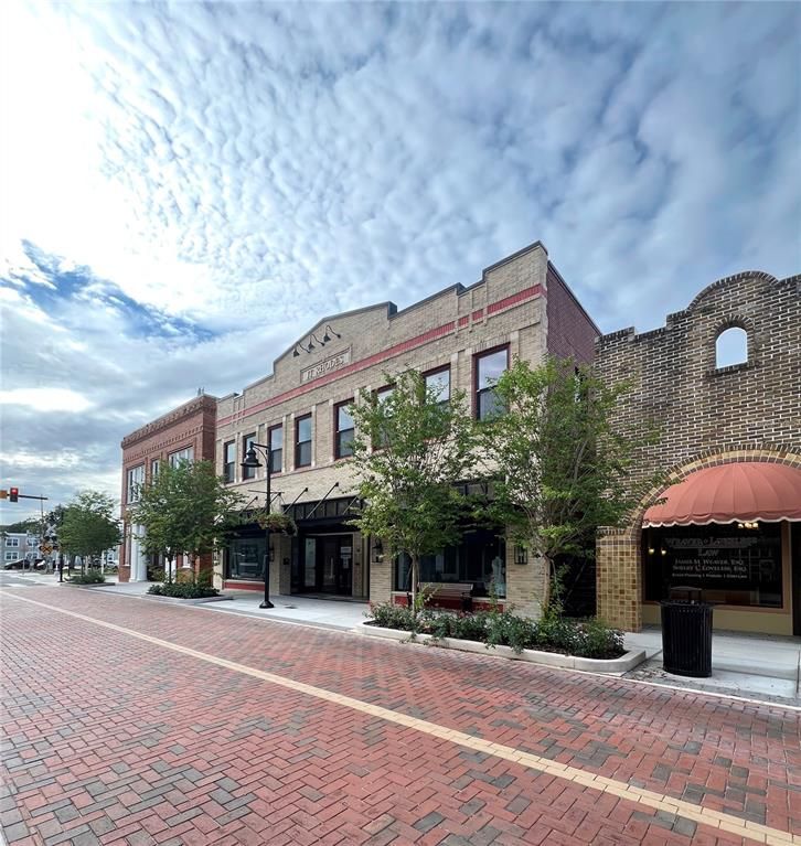 Exterior, Facade, Brick Facade, Rowhouse