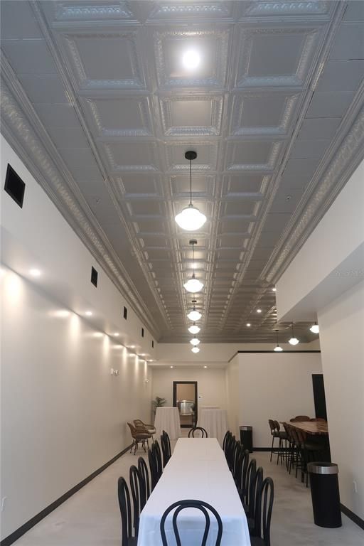 Dining room, Interior, Pendant Lights, Recessed Lighting