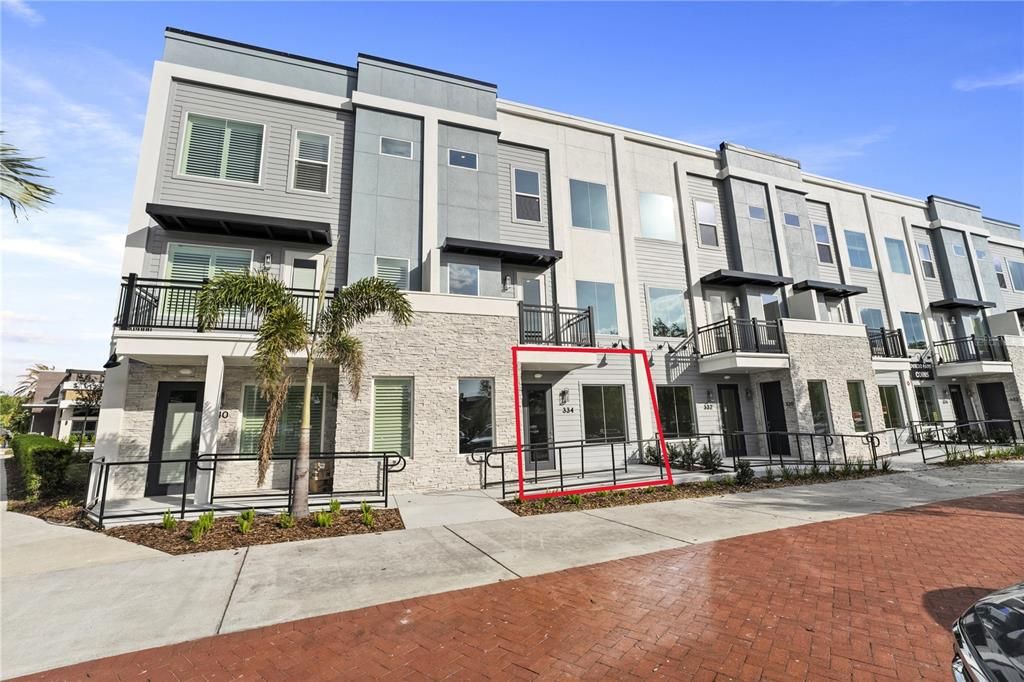 Exterior, Facade, Rowhouse