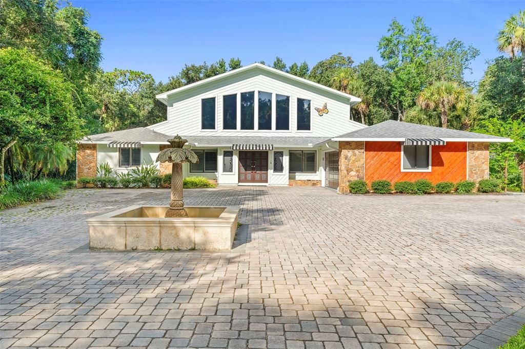 Exterior, Facade, Ranch