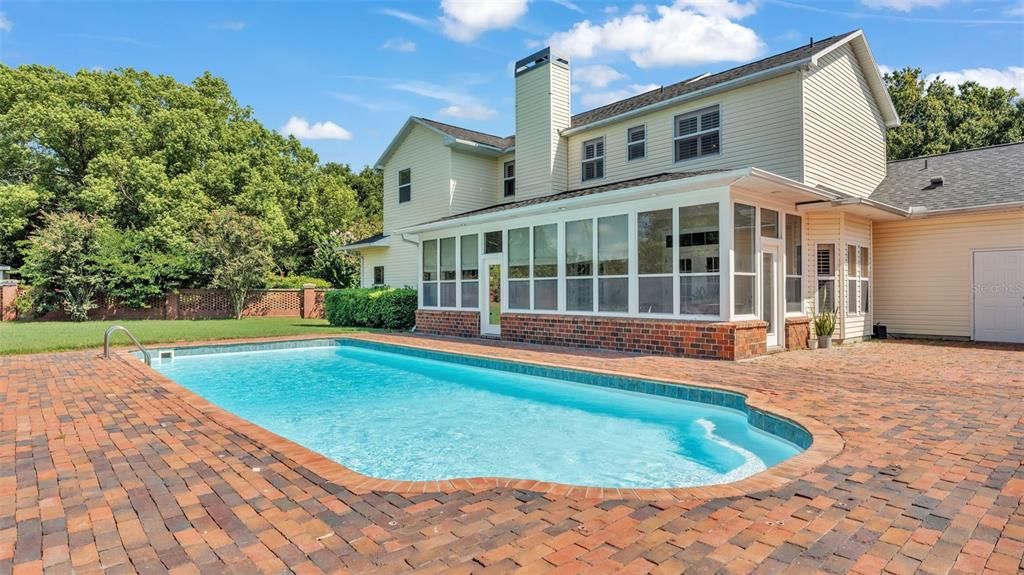 Exterior, Pool